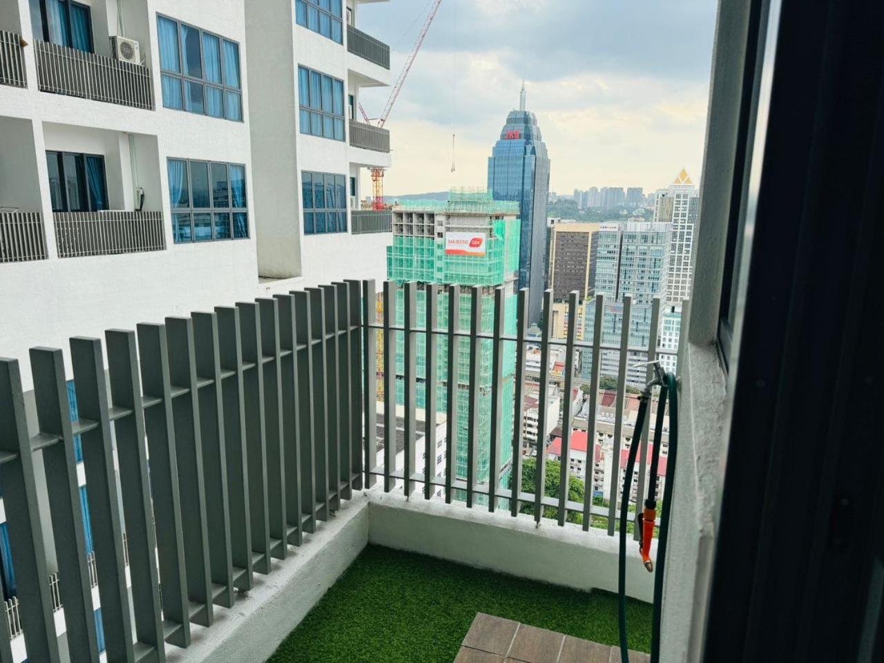 The Luxe Colony Klcc Apartment Kuala Lumpur Exterior photo
